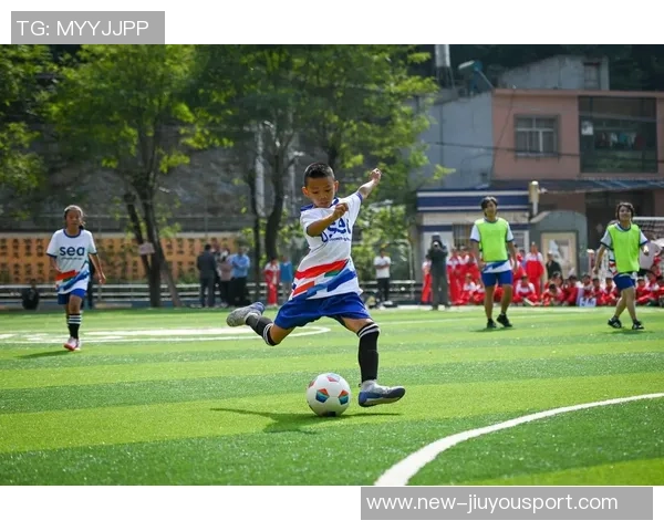 李建华的足球之路：从青涩少年到职业球员的成长历程与心路历程